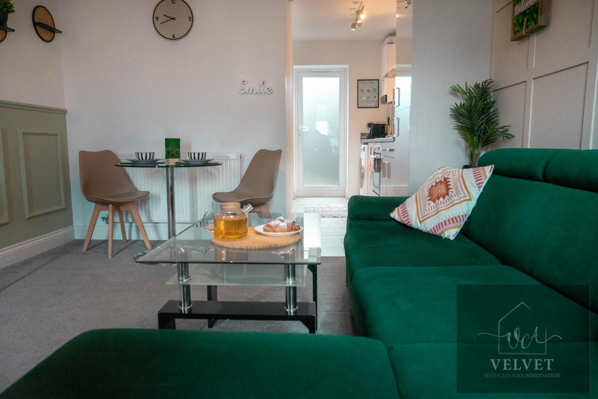 Apartment Spacious 1-bedroom With Free Private Parking