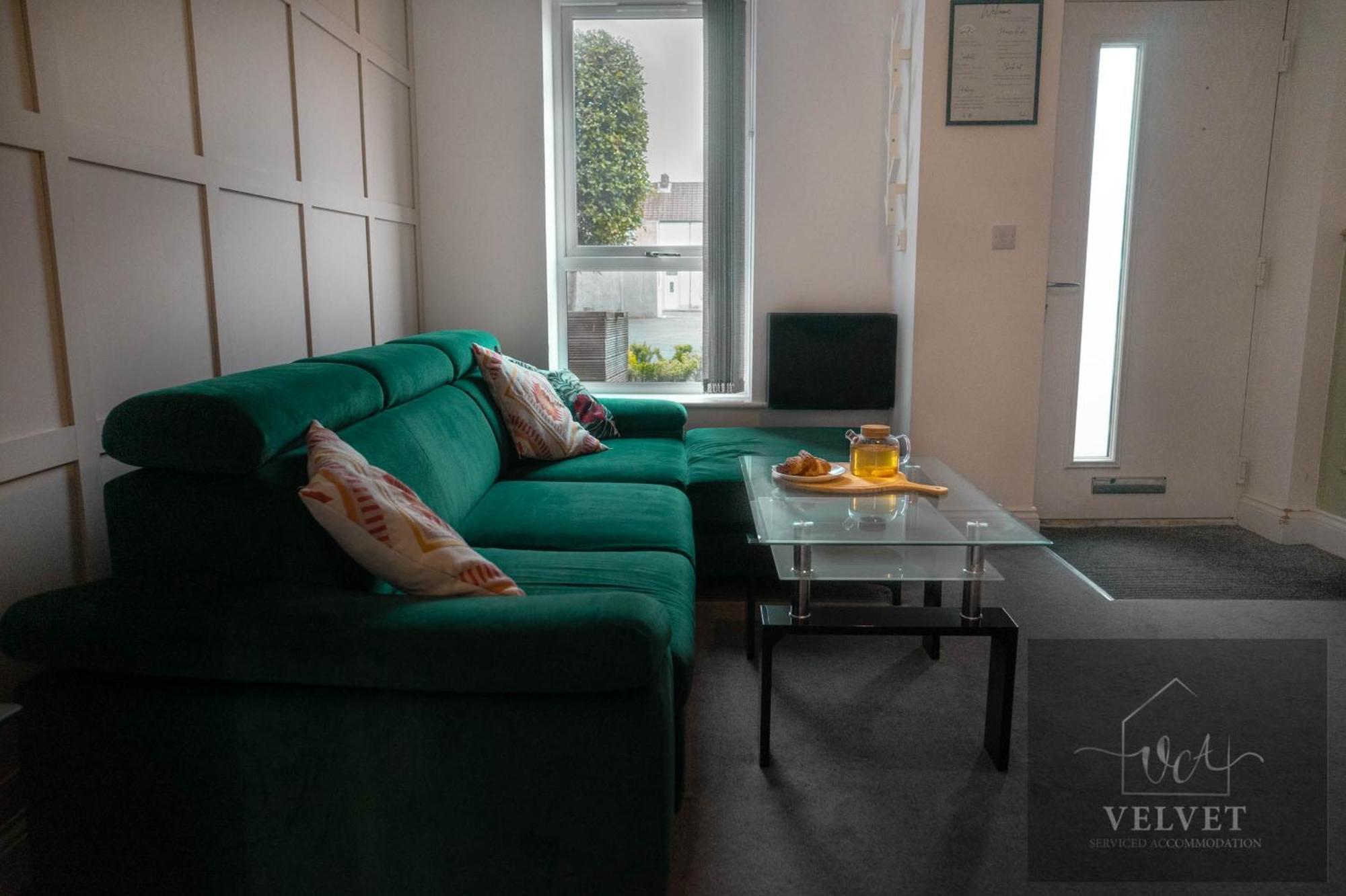Apartment Spacious 1-bedroom With Free Private Parking *