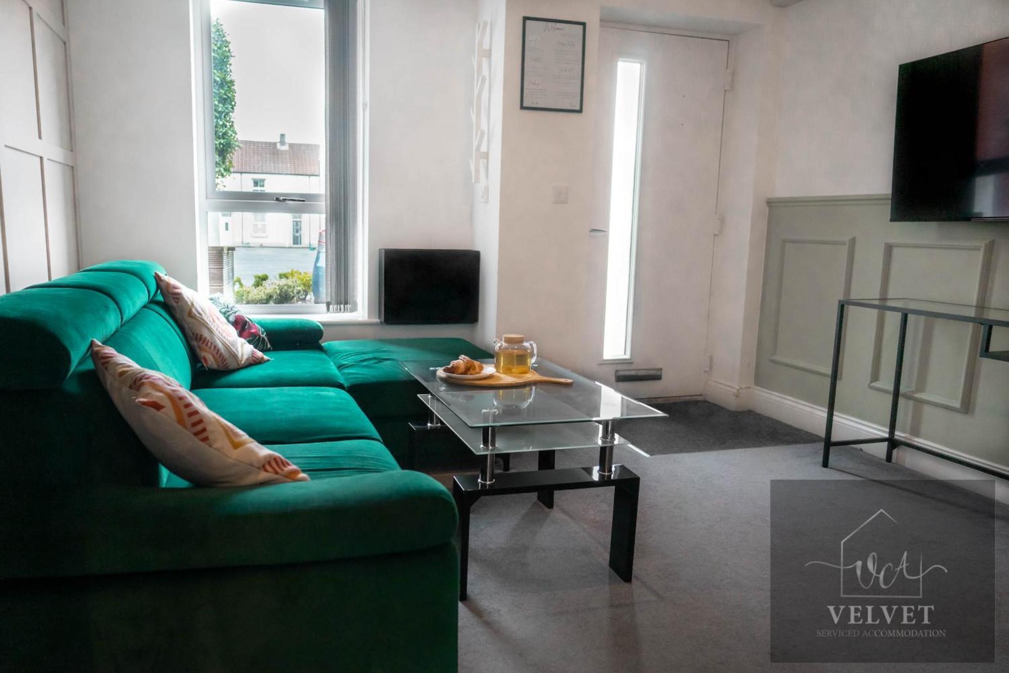 Spacious 1-bedroom With Free Private Parking *