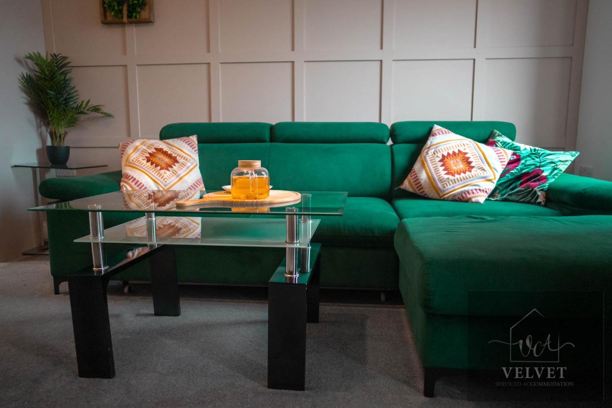 Apartment Spacious 1-bedroom With Free Private Parking